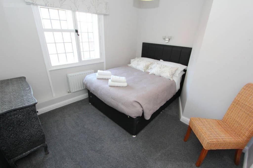 Top Floor Character Apartment In The Heart Of The City Centre Τσέστερ Εξωτερικό φωτογραφία